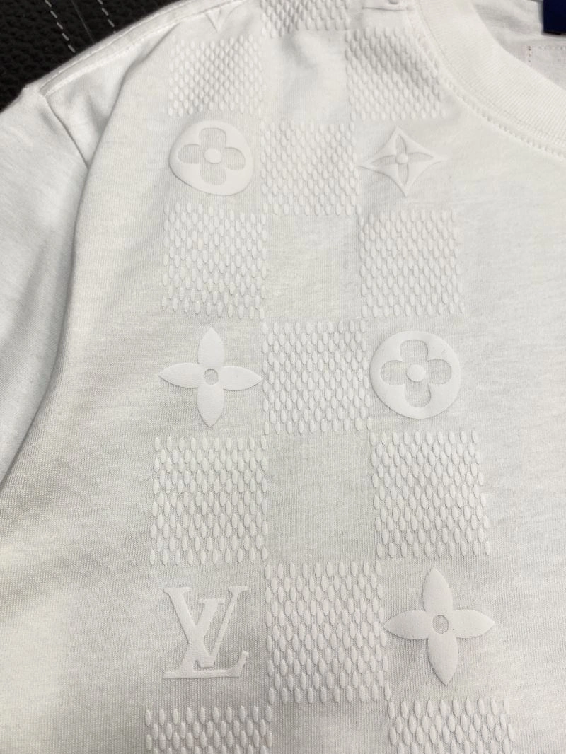 Lightweight Louis Vuitton T-Shirts 135345