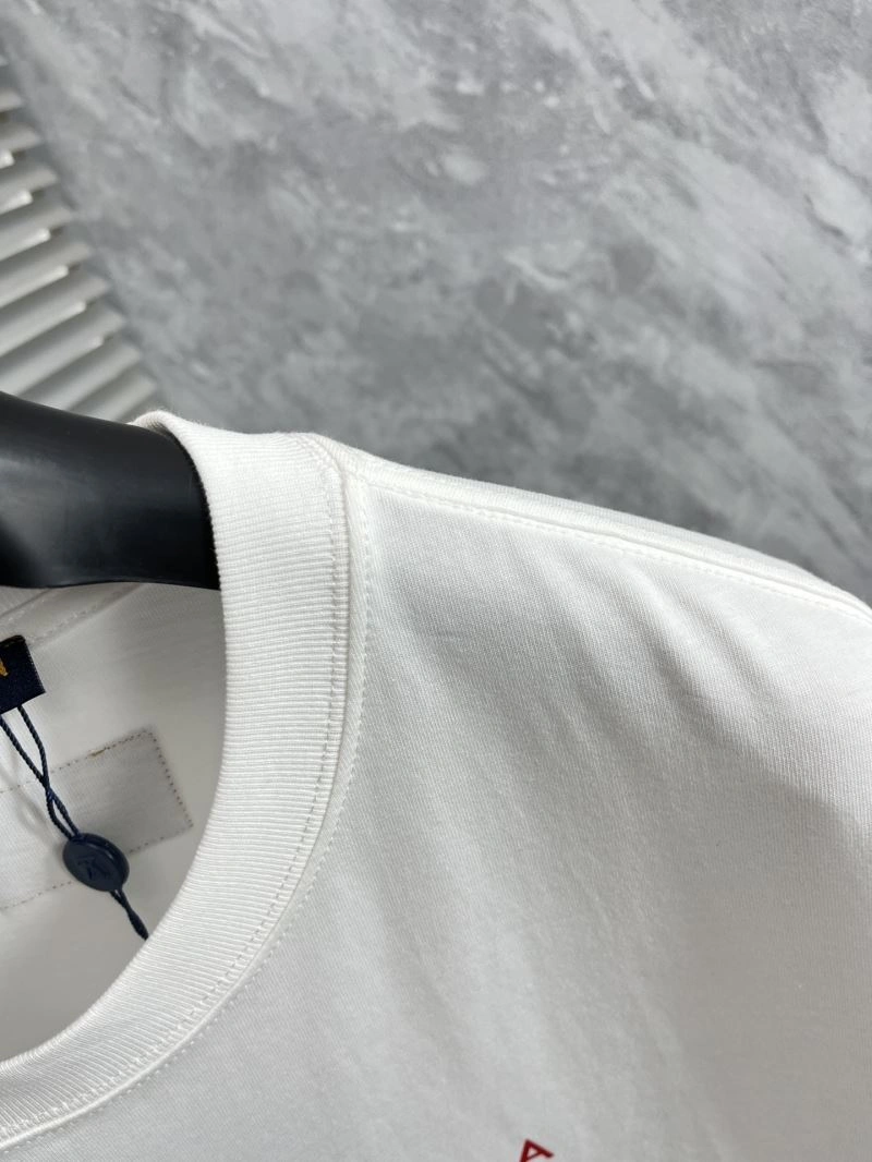 Contemporary Louis Vuitton T-Shirts 135329