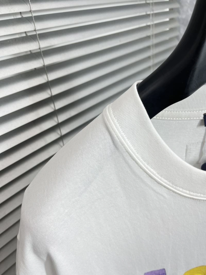 Premium Louis Vuitton T-Shirts 135323