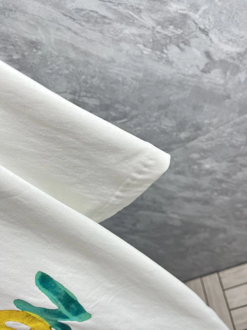 Premium Louis Vuitton T-Shirts 135323