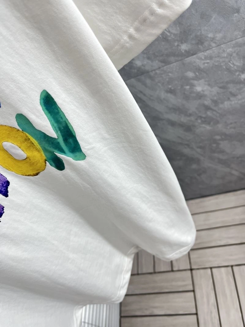 Premium Louis Vuitton T-Shirts 135323