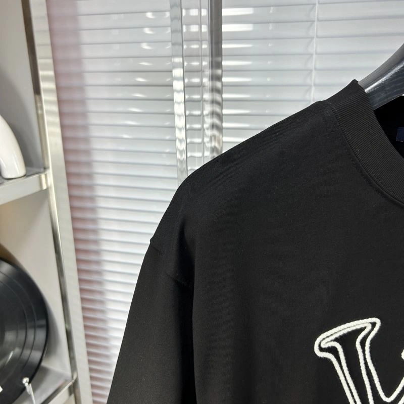 Louis Vuitton T-Shirts Bold 135336