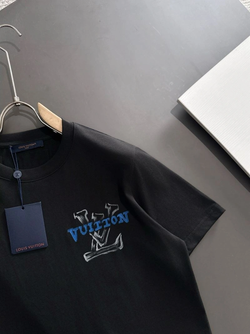 Lightweight Louis Vuitton T-Shirts 135335