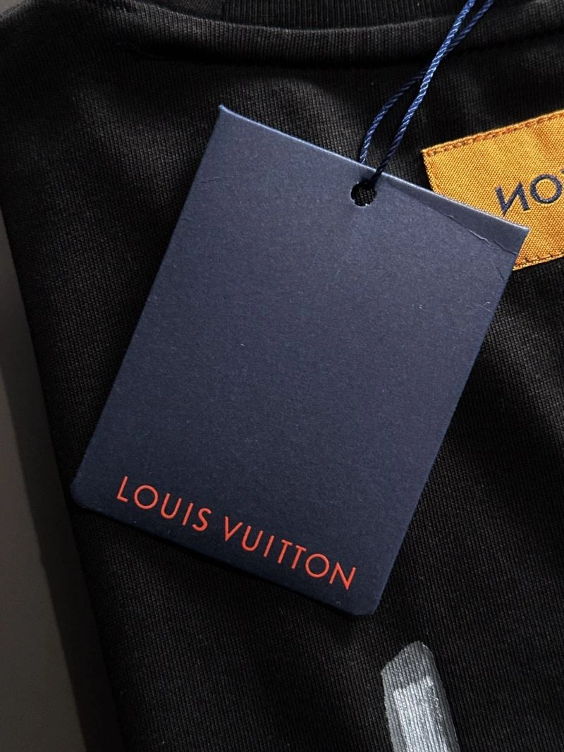 Lightweight Louis Vuitton T-Shirts 135335