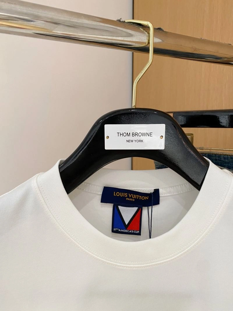 Breathable Louis Vuitton T-Shirts 135316