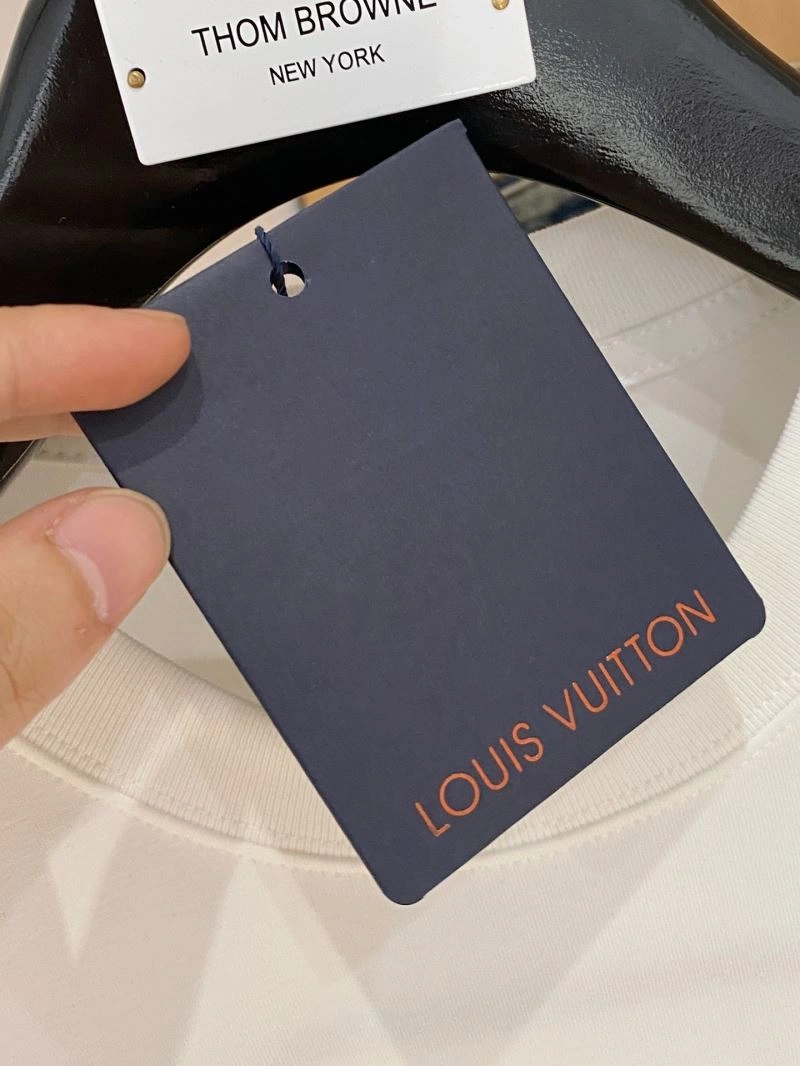 Breathable Louis Vuitton T-Shirts 135316