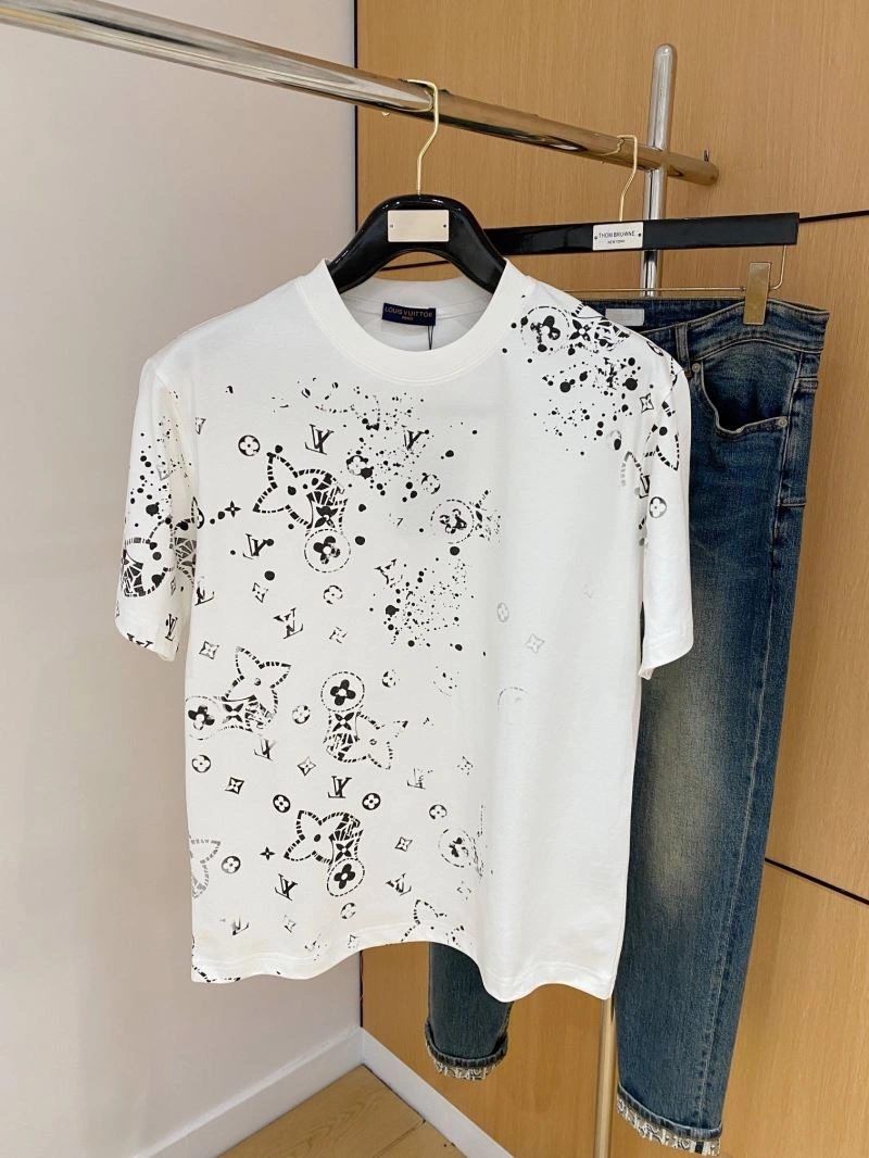 Louis Vuitton T-Shirts Elegant 135318