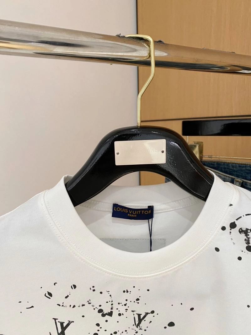 Louis Vuitton T-Shirts Elegant 135318