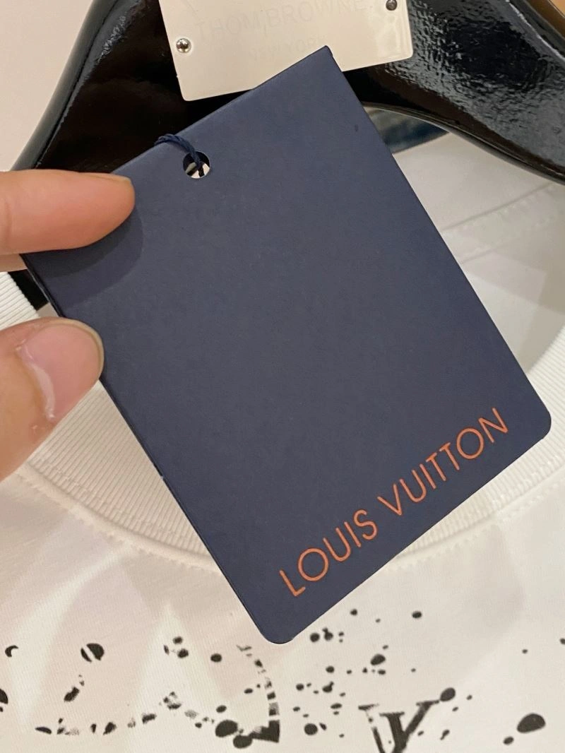 Louis Vuitton T-Shirts Elegant 135318