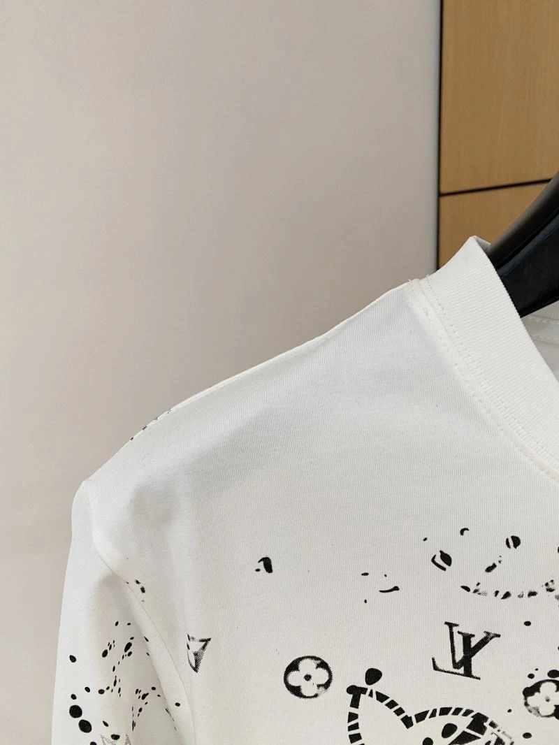 Louis Vuitton T-Shirts Elegant 135318