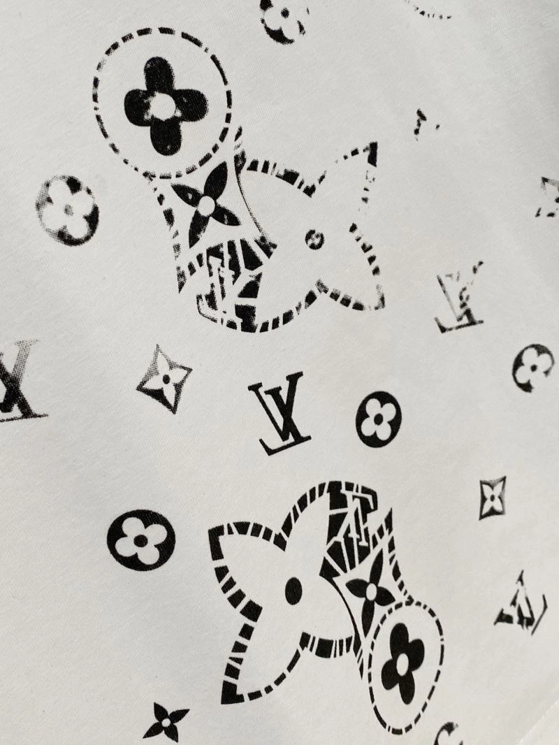 Louis Vuitton T-Shirts Elegant 135318