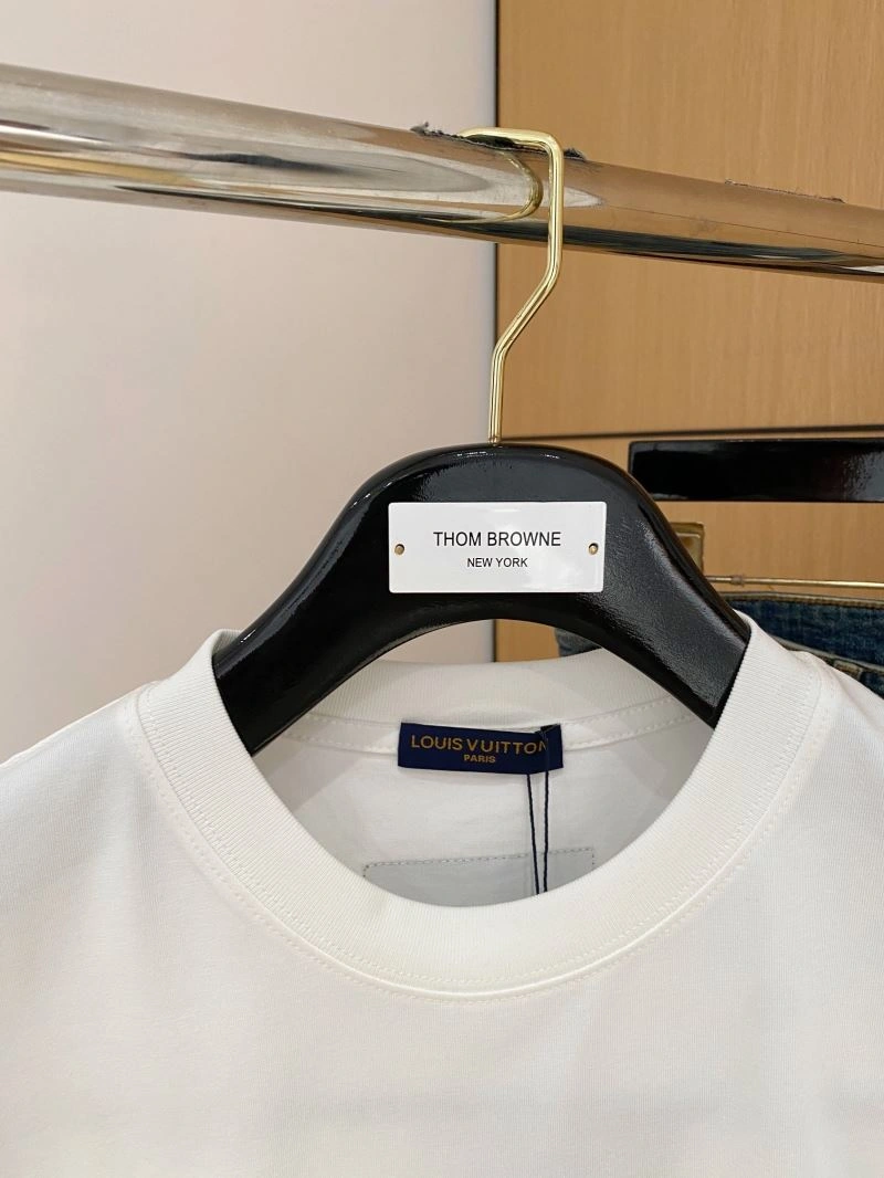 Seasonal Louis Vuitton T-Shirts 135311