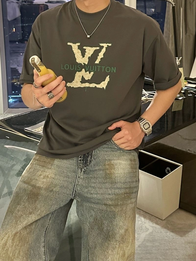 Practical Louis Vuitton T-Shirts 135310