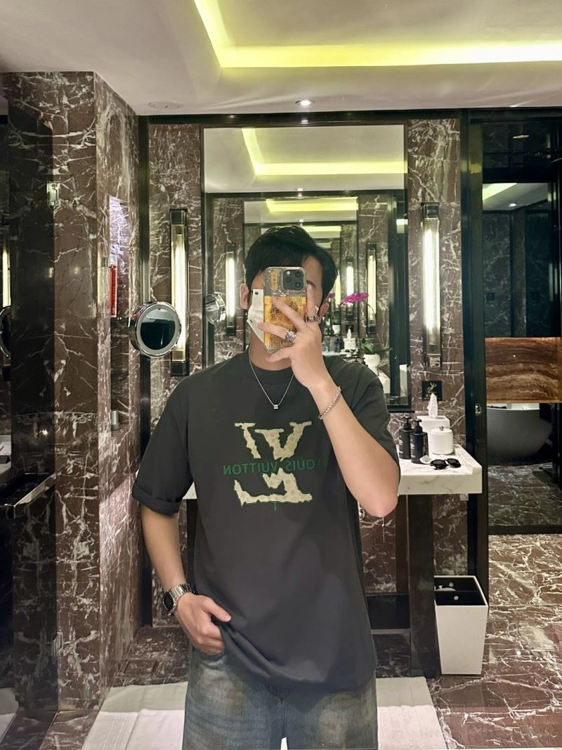 Practical Louis Vuitton T-Shirts 135310