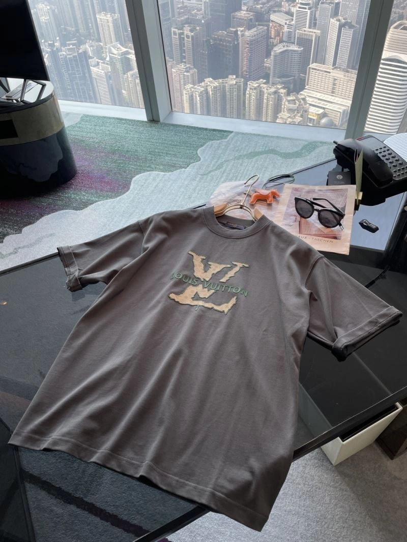Practical Louis Vuitton T-Shirts 135310
