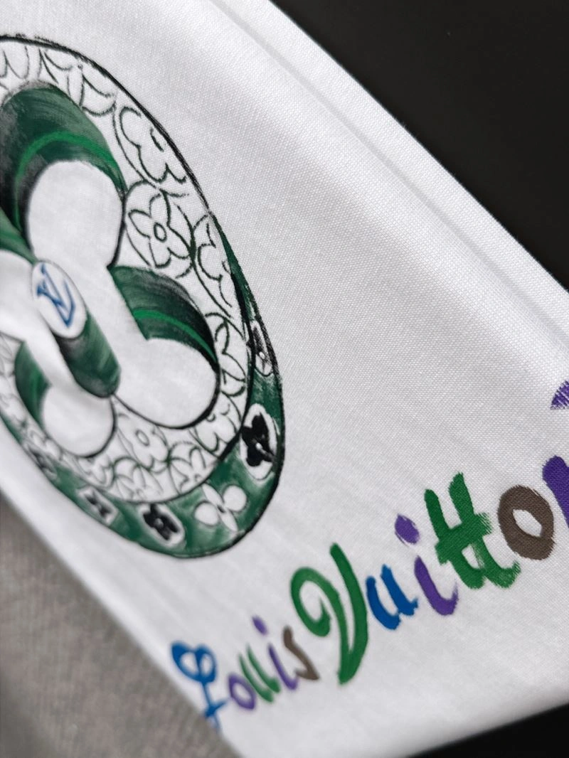 Resilient Louis Vuitton T-Shirts 135305