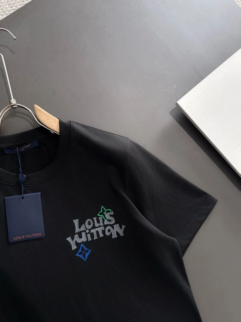 Fashionable Louis Vuitton T-Shirts 135304
