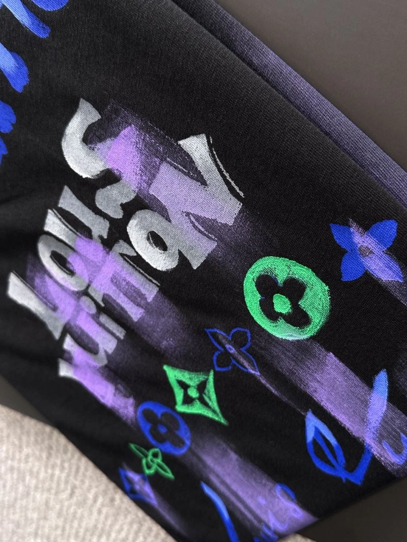 Fashionable Louis Vuitton T-Shirts 135304