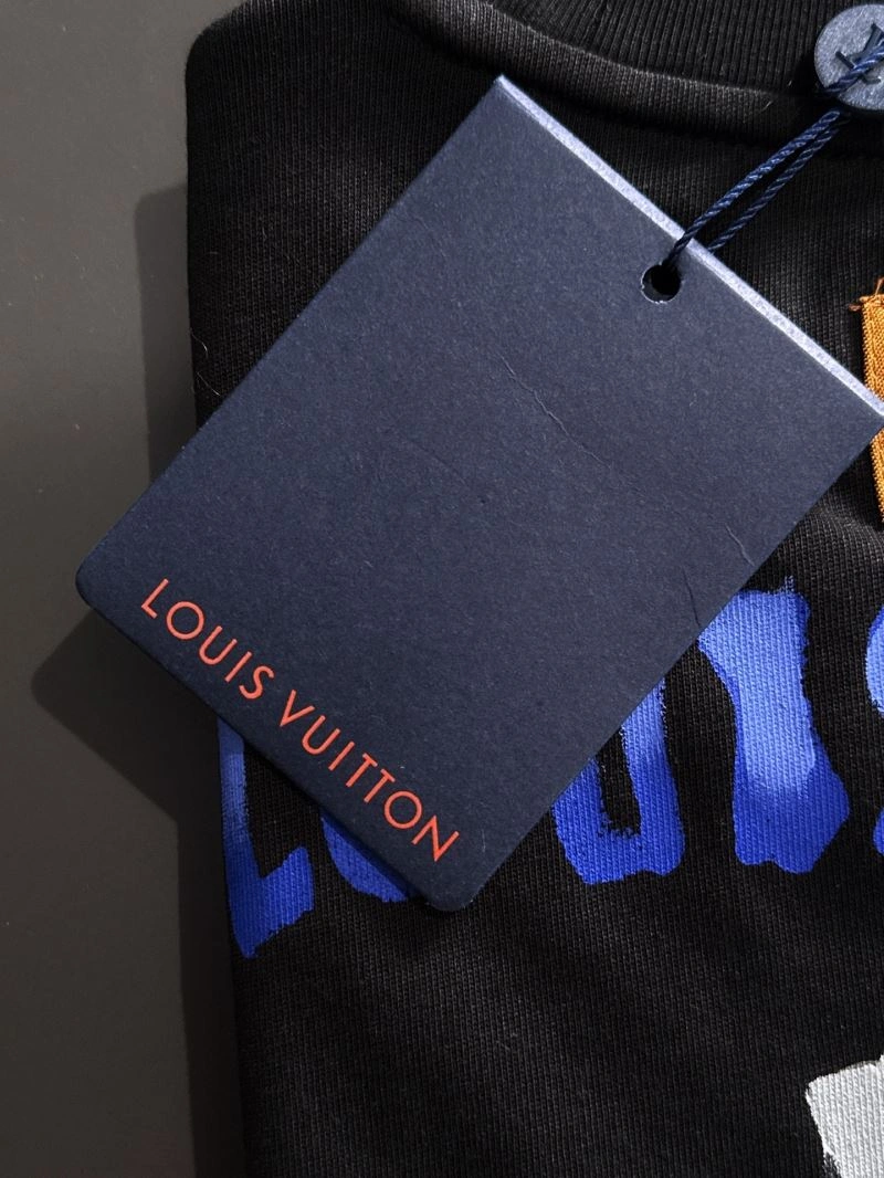 Fashionable Louis Vuitton T-Shirts 135304