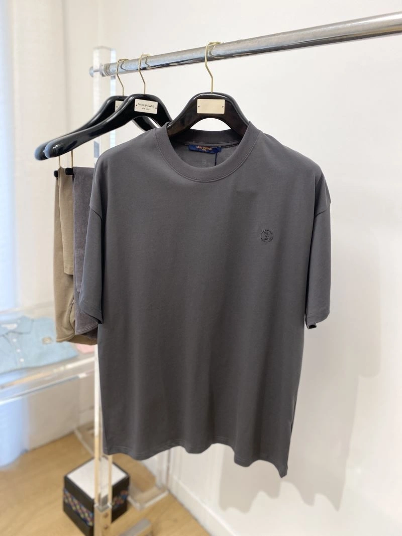 Louis Vuitton T-Shirts Versatile 135281