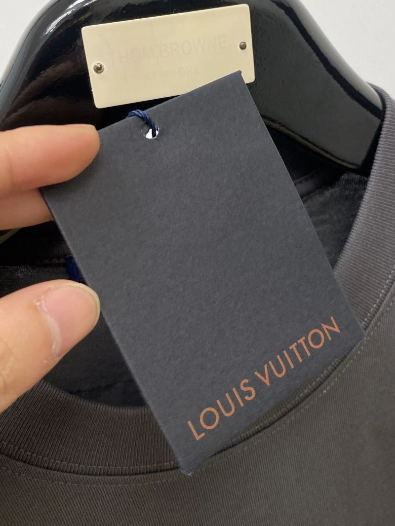 Louis Vuitton T-Shirts Versatile 135281