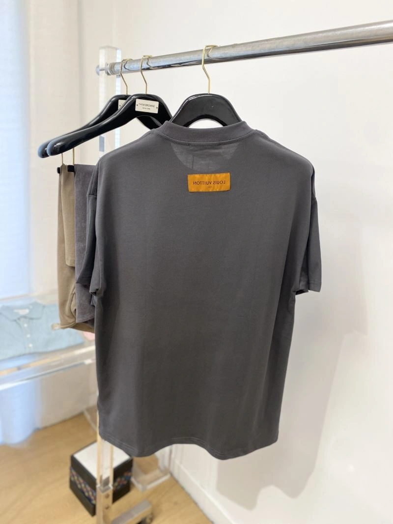 Louis Vuitton T-Shirts Versatile 135281
