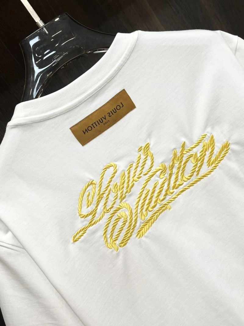 Louis Vuitton T-Shirts Snug 135278