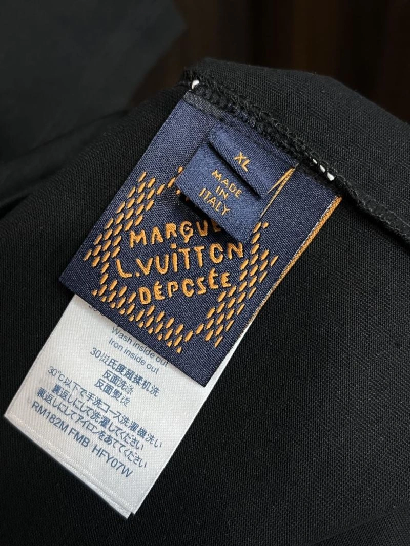 Unisex Louis Vuitton T-Shirts 135290
