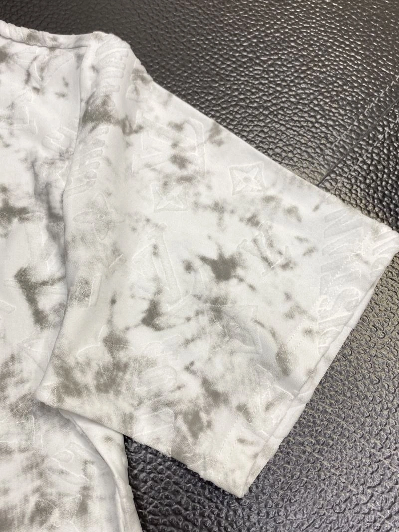 Louis Vuitton T-Shirts Casual 135300