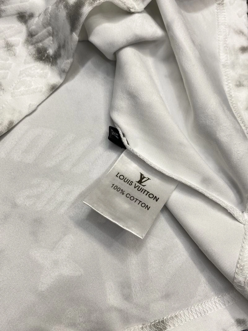 Louis Vuitton T-Shirts Casual 135300
