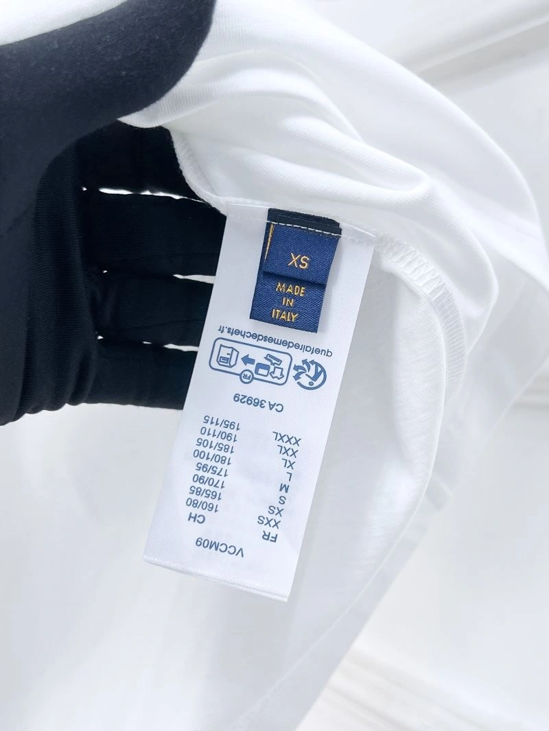 Louis Vuitton T-Shirts Sleek 135289