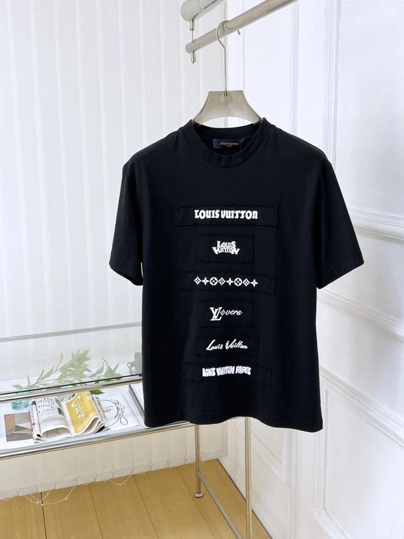 Louis Vuitton T-Shirts Sleek 135289