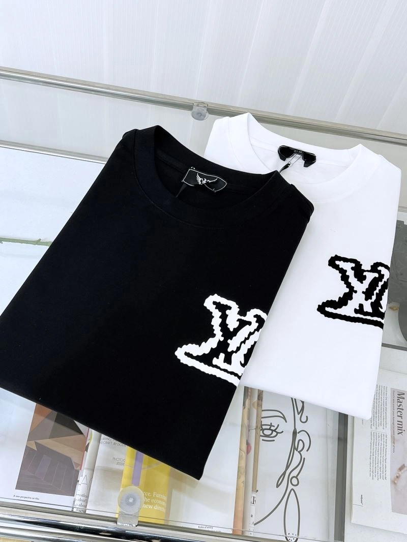 Vibrant Louis Vuitton T-Shirts 135267