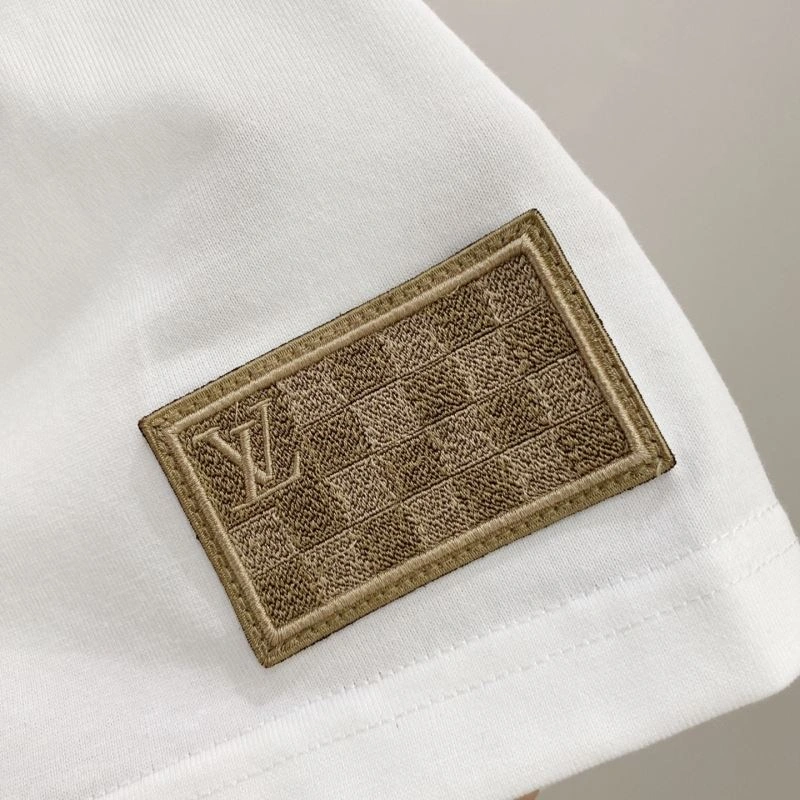 Sleek Louis Vuitton T-Shirts 135243