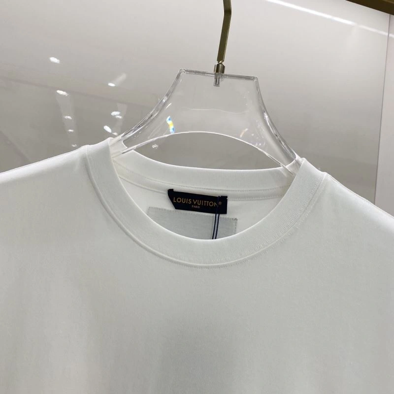 Sleek Louis Vuitton T-Shirts 135243