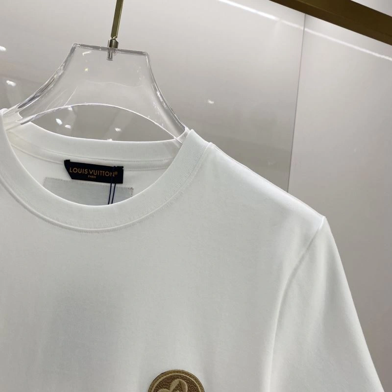 Sleek Louis Vuitton T-Shirts 135243