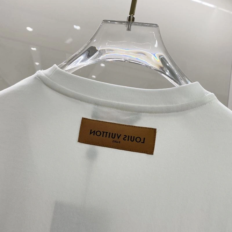 Sleek Louis Vuitton T-Shirts 135243