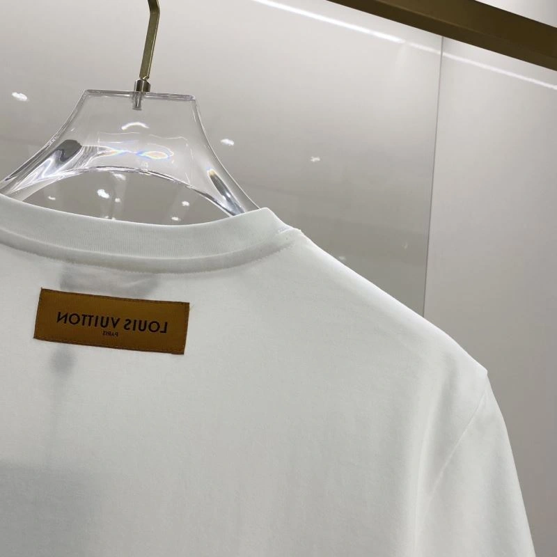 Sleek Louis Vuitton T-Shirts 135243