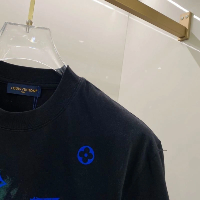 Vibrant Louis Vuitton T-Shirts 135248