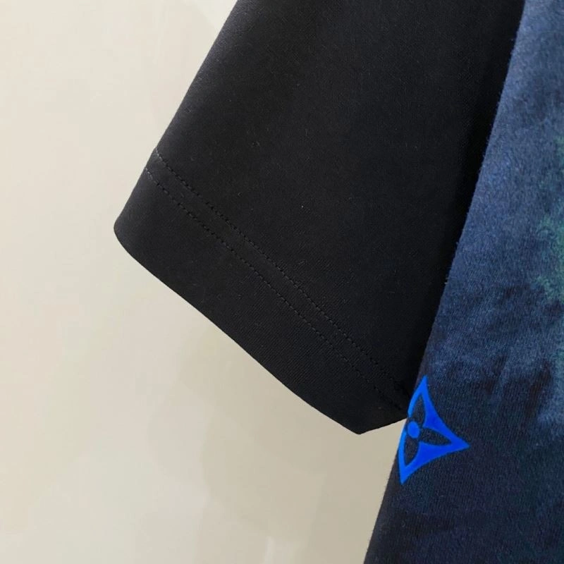 Vibrant Louis Vuitton T-Shirts 135248