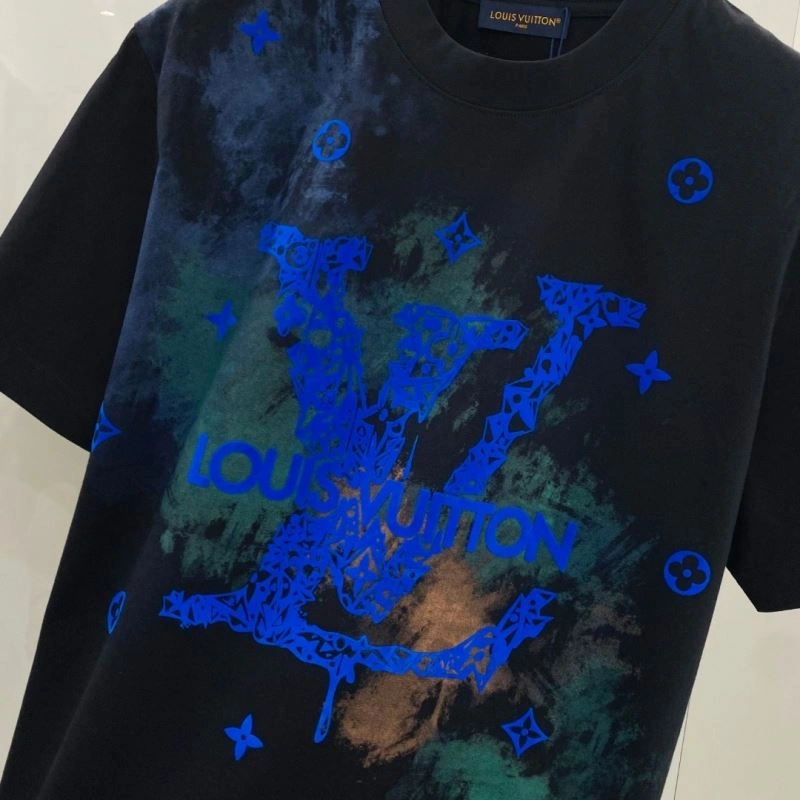 Vibrant Louis Vuitton T-Shirts 135248