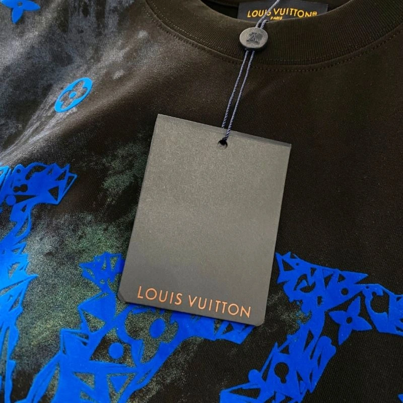Vibrant Louis Vuitton T-Shirts 135248