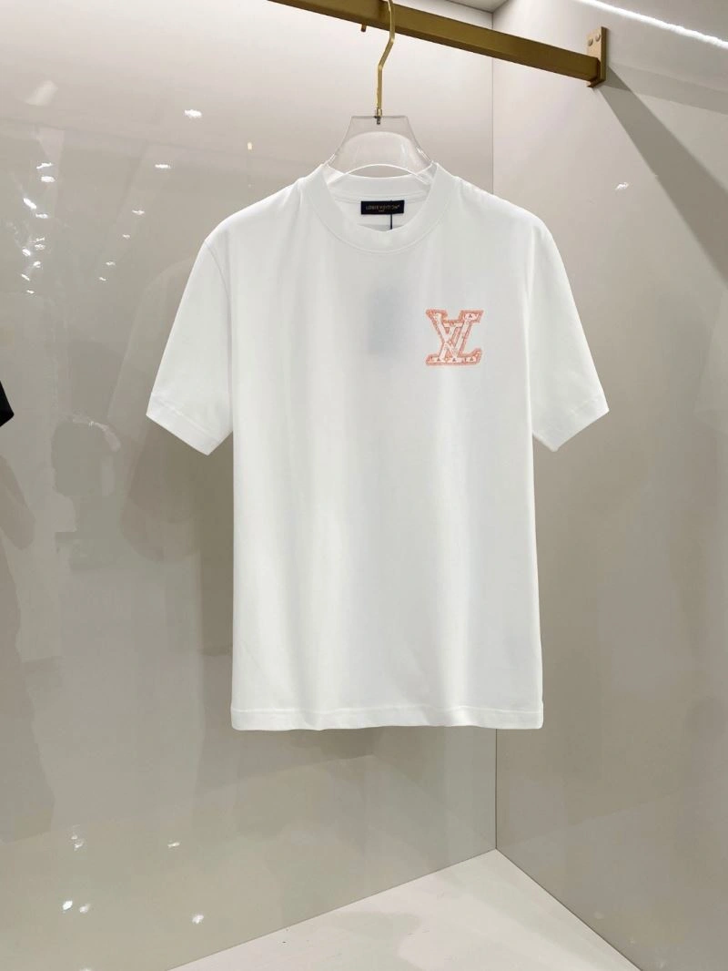 Contemporary Louis Vuitton T-Shirts 135250