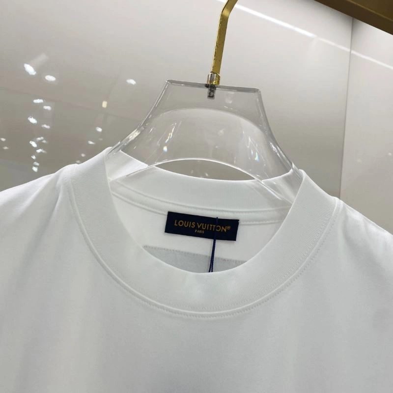Contemporary Louis Vuitton T-Shirts 135250