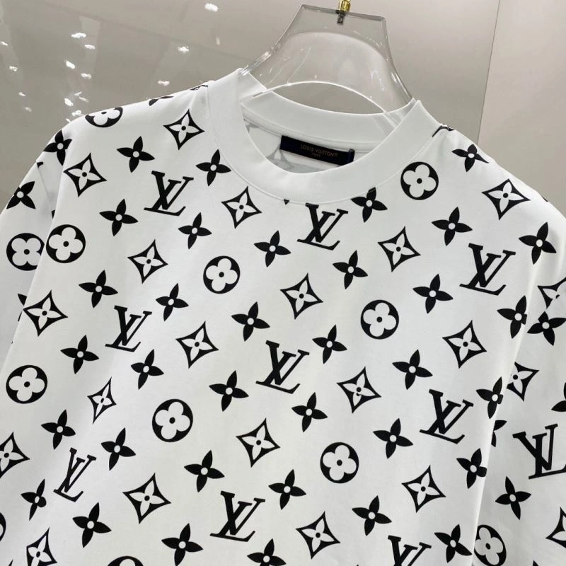 Contemporary Louis Vuitton T-Shirts 135239