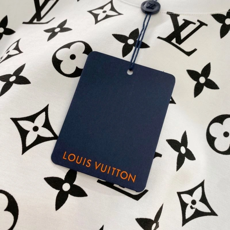 Contemporary Louis Vuitton T-Shirts 135239