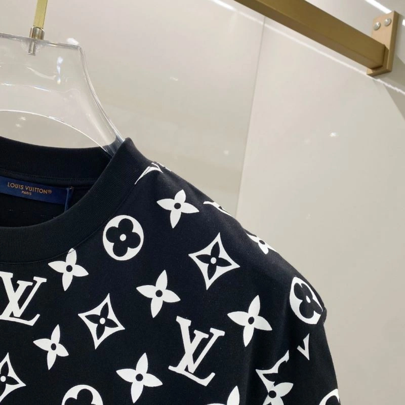 TravelReady Louis Vuitton T-Shirts 135258