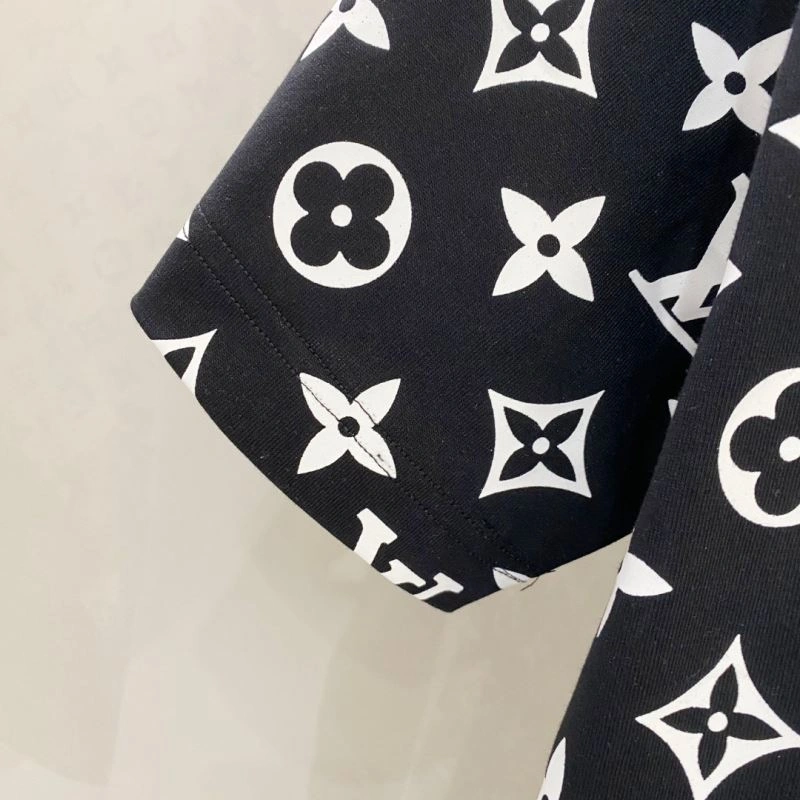 TravelReady Louis Vuitton T-Shirts 135258