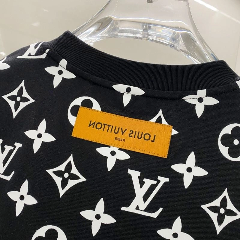 TravelReady Louis Vuitton T-Shirts 135258