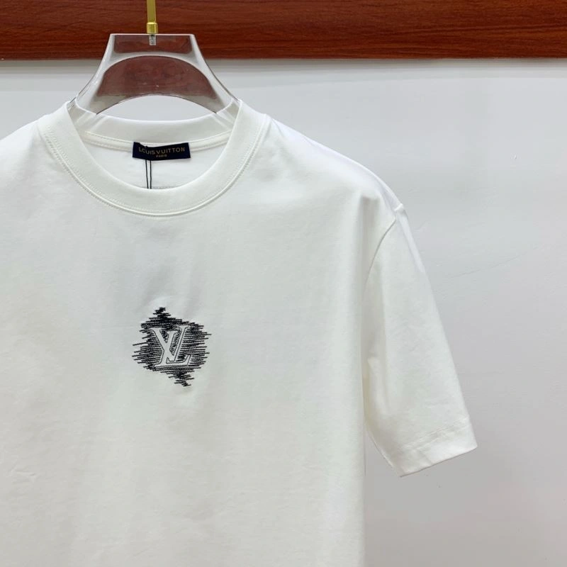 Louis Vuitton T-Shirts Snug 135230